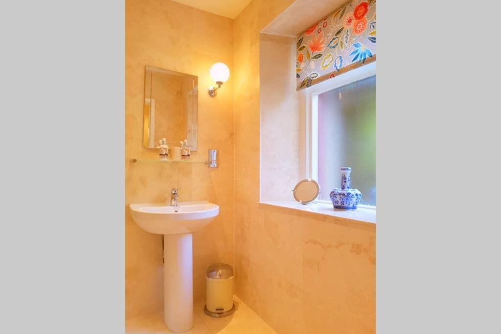 בקסטון No 6 The Square Tearooms & Accommodation מראה חיצוני תמונה