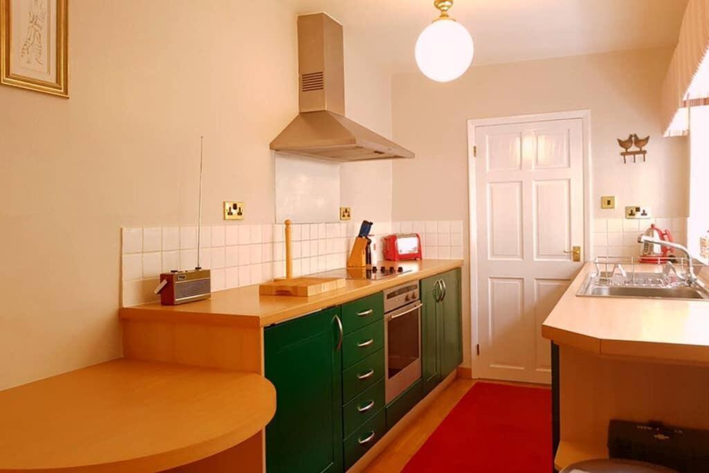 בקסטון No 6 The Square Tearooms & Accommodation מראה חיצוני תמונה